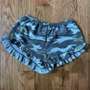 Random Hearts Camouflage Ruffle Shorts